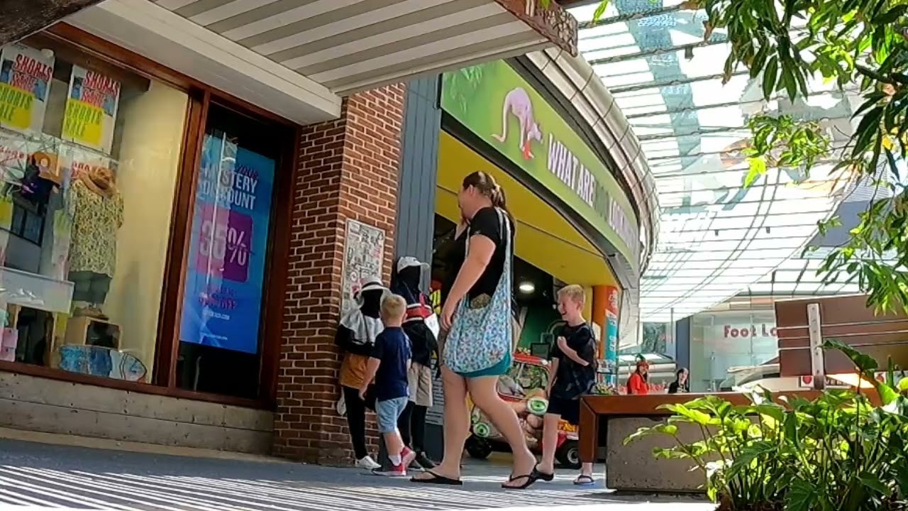 Mannequin Prank Gold Coast Australia Jump Scare - J D Bubbles