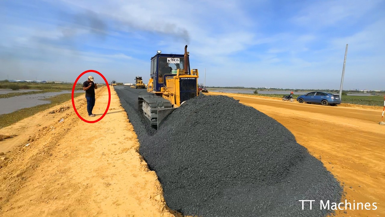 Nice Work So Smooth Driver Use Skills Cutting & Trimming Gravel Making New Foundation High Way Road