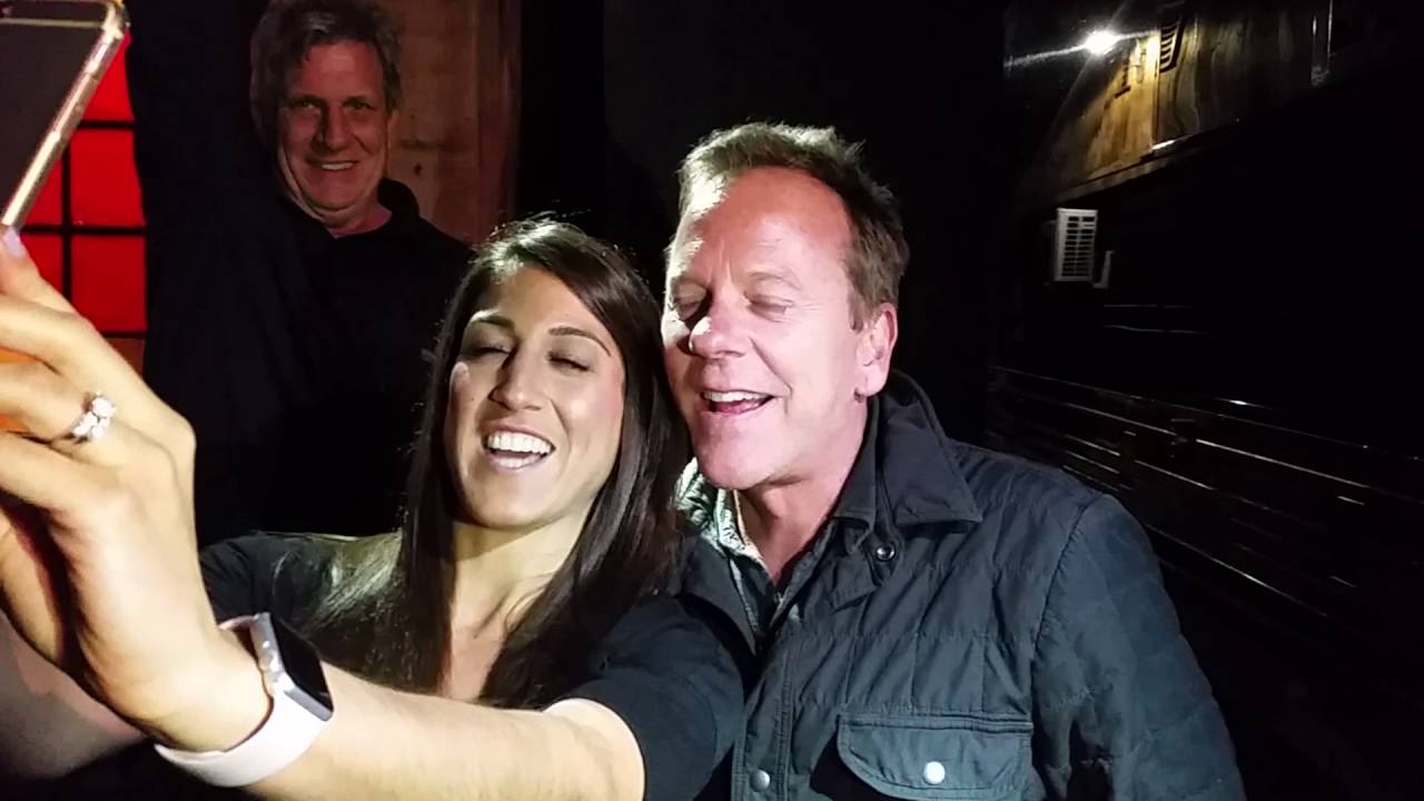 Kiefer Sutherland greeting fans outside Daryl's House Club