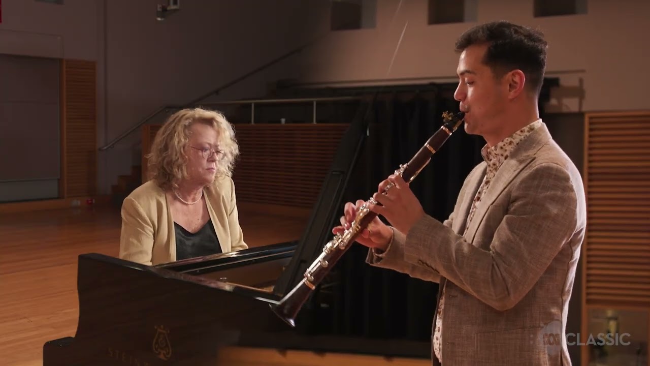 Mayn Rue Plats by Martin Bresnick. Lloyd Van't Hoff clarinet, Lisa Moore piano. Crux Duo.