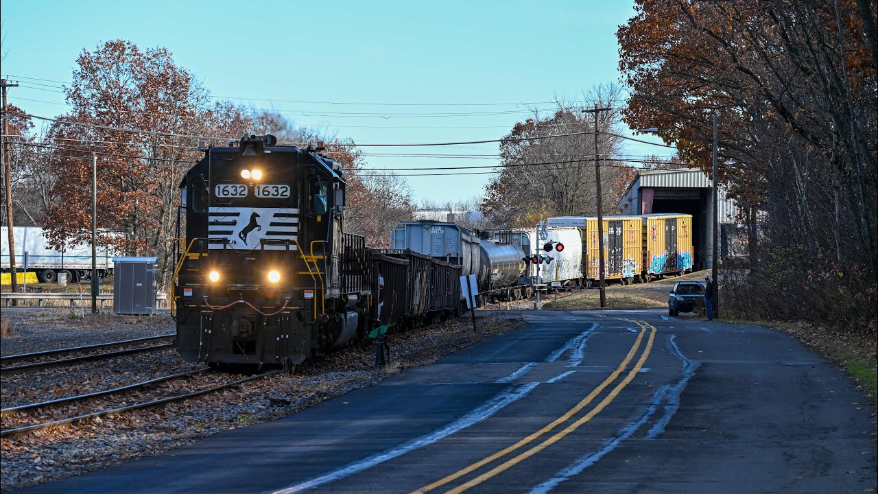 [RAW] RARE! NS SD40-2 High Hood 1632 leads K81 on the Sunbury Line! (11/14/25)