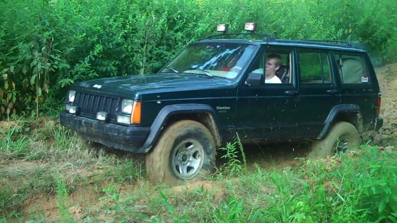 Jeep Cherokee XJ Beater Flogging on a Powerline Trail