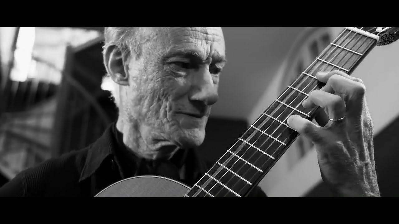 Roberto Aussel plays A la memoria de Astor by Saul Cosentino