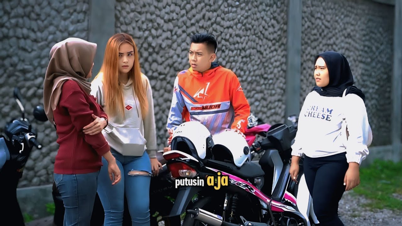 DIKOMPORIN TEMAN2NYA BOS MUDA DIPUTUSIN PACAR DITENGAH JALAN GARA2 NAIK MOTOR FIZ R