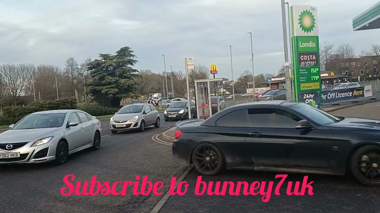 part 1 of two walking around leagrave station in Luton UK