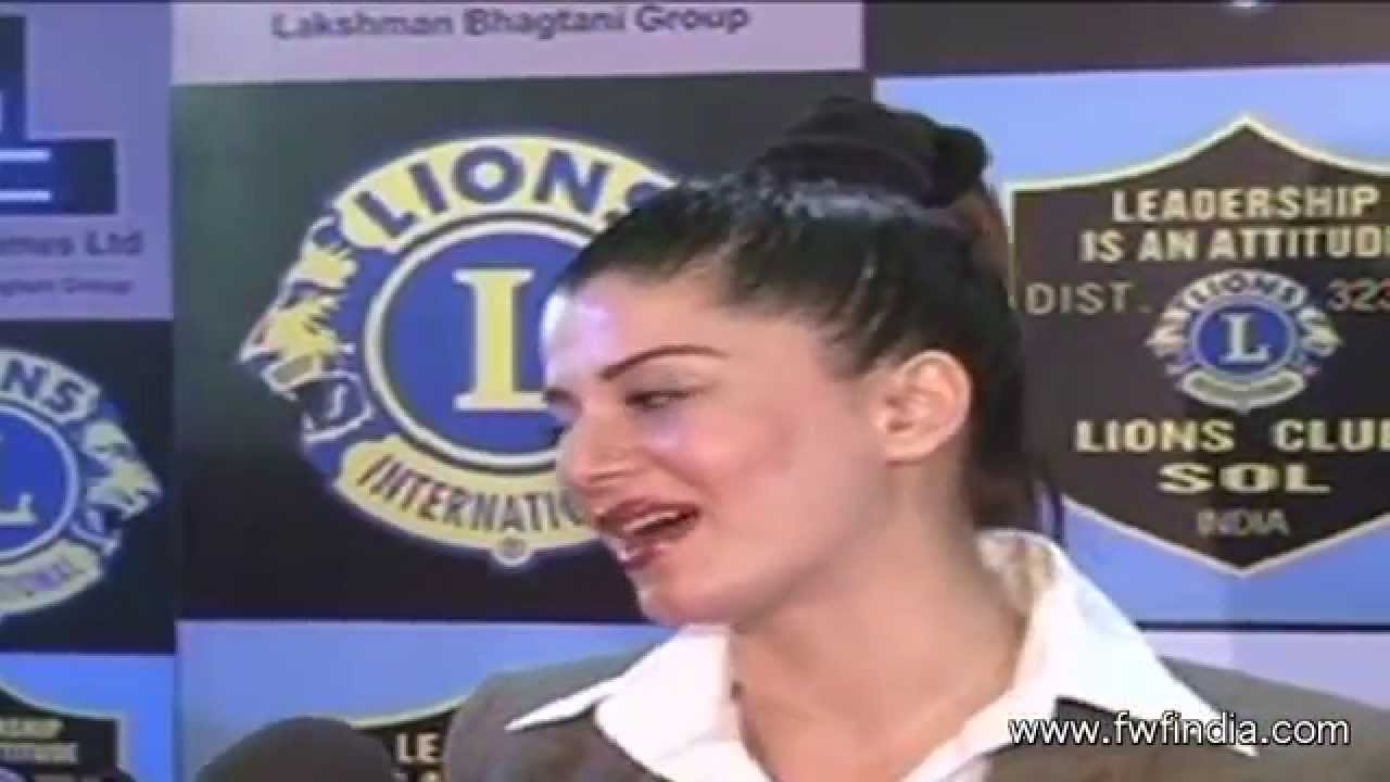 Uncut - Hot Celebs @ Red Carpet Of 20th Lions Gold Awards 2014