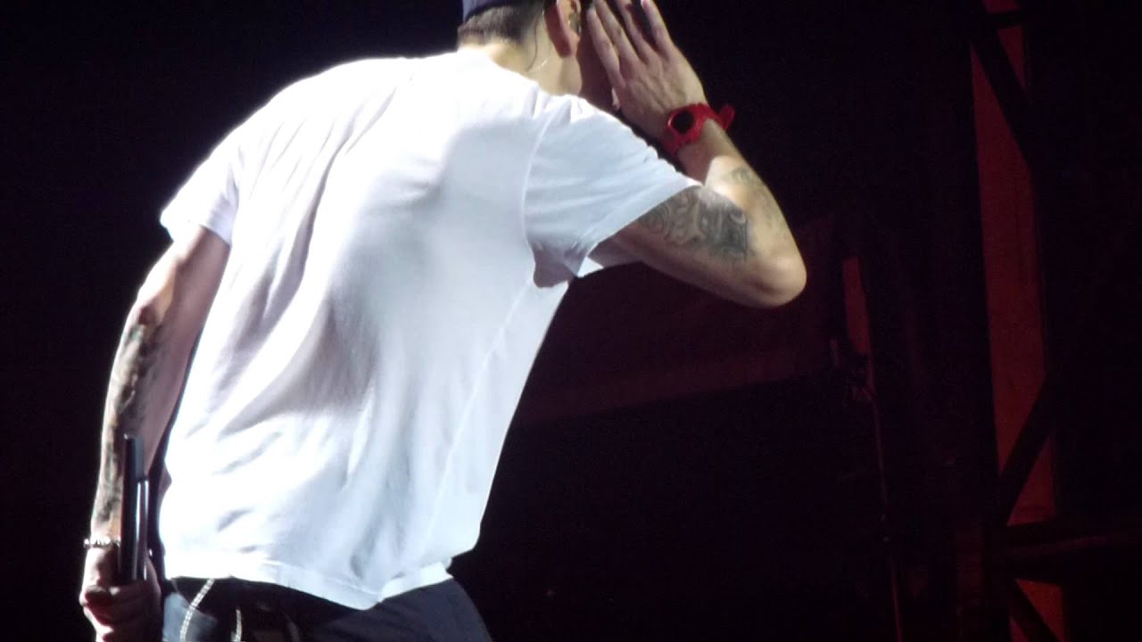 Eminem Love The Way You Lie Live Sydney Australia 4th December 2011