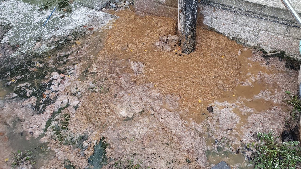 Blocked drain. Poor man's chocolate fountain