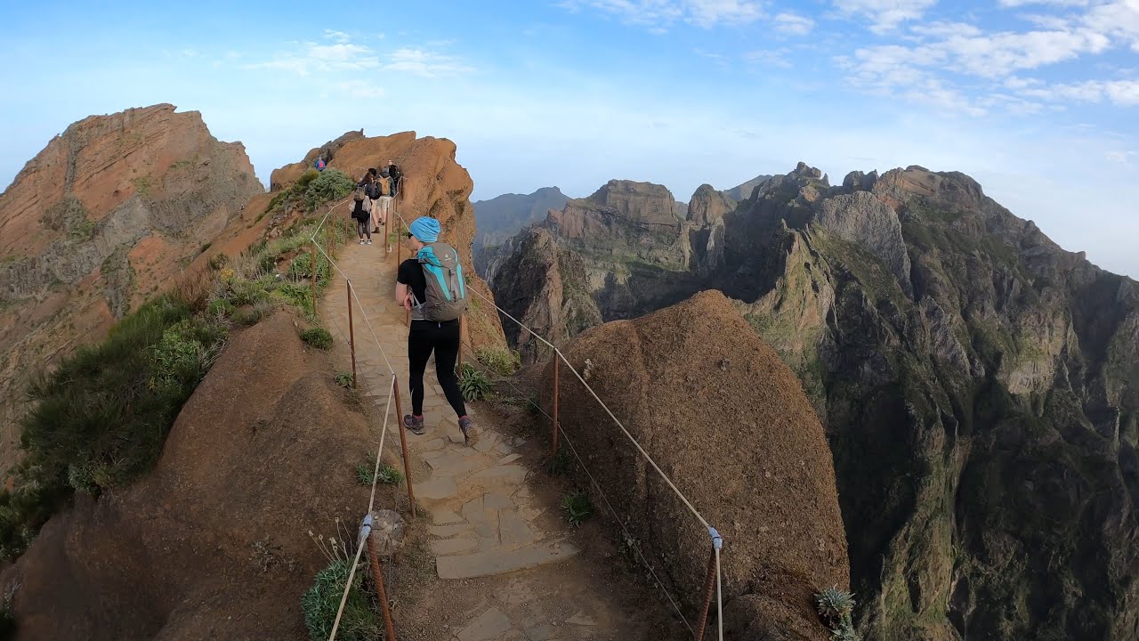 Pico do Arieiro to Pico Ruivo hike in Madeira