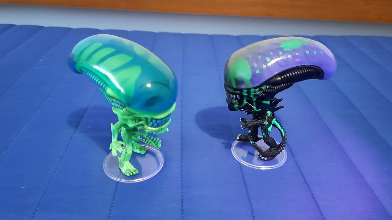 Funko POP! Xenomorph #731 40th Anniversary and Black Light