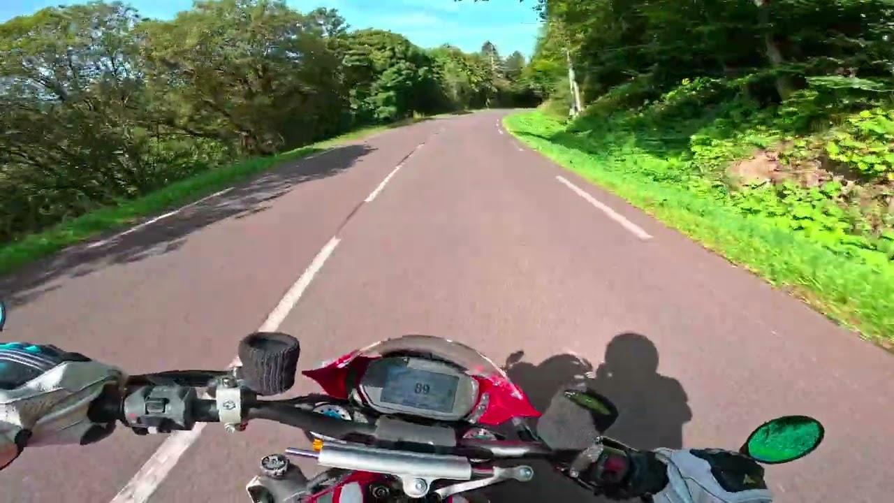 Portion de route du Mont Dore aux 4 Routes de Nébouzat, en Ducati Monster 1200R . Balade moto 4K