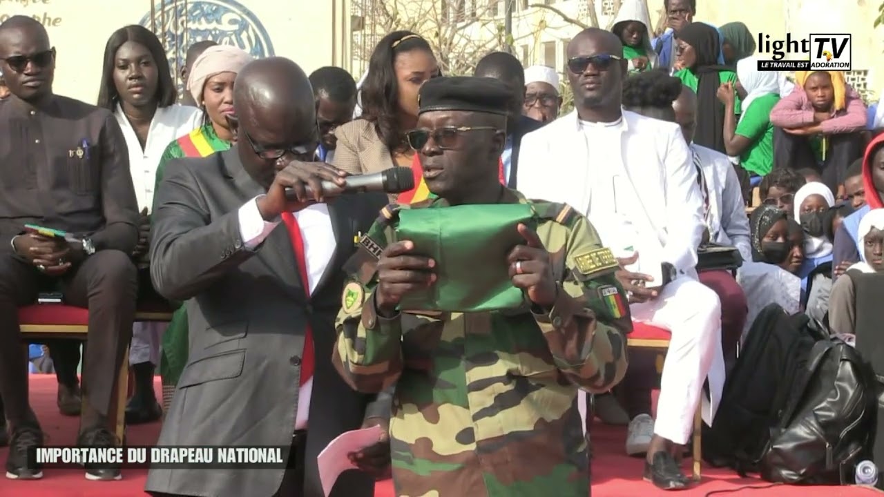 Importance du drapeau national : comment le plier et comment le ranger ...