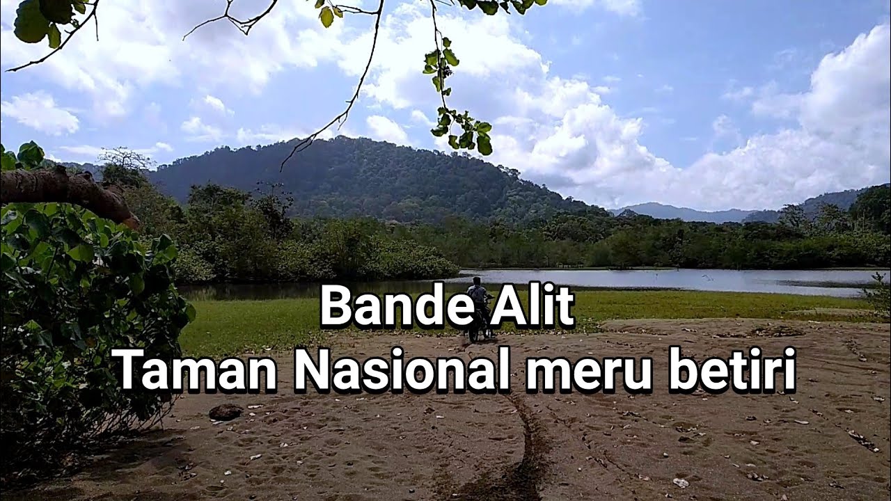 Menyusuri jalan terjal berwisata ke kawasan pantai Bande Alit