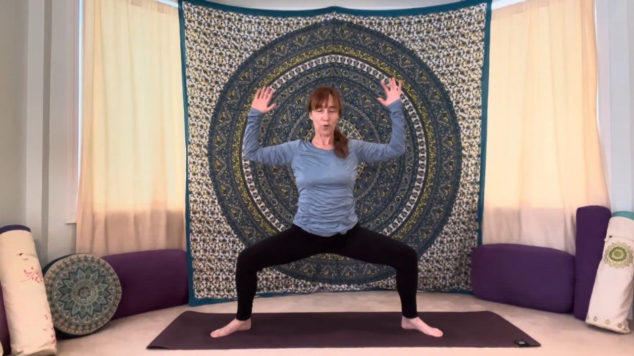 15 Minute Gentle Yoga Flow - Moon Salutations 