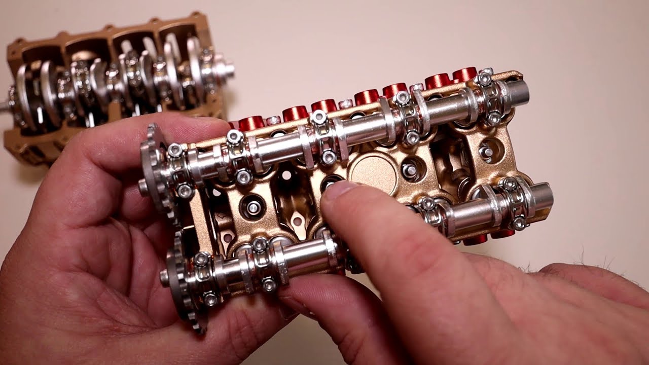Maquette de moteur en m&eacute;tal : roulez des m&eacute;caniques !