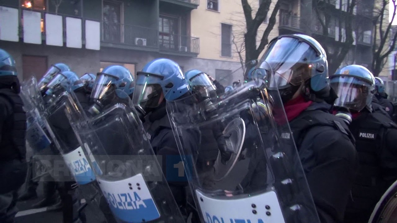 Tre anni fa il corteo antifascista in cui venne devastata Cremona