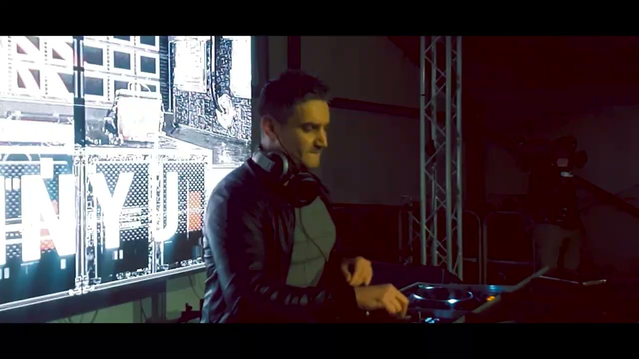 DJ SANNY J LIVE CARNEVALE 2025 BIANCAVILLA ( PIAZZA ROMA )