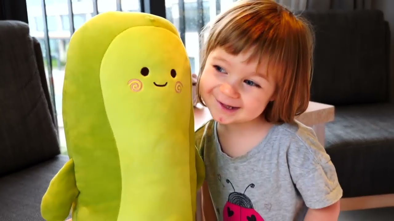 Bianca cherche des chaussures pour Baby Born | Jeu d’imitation