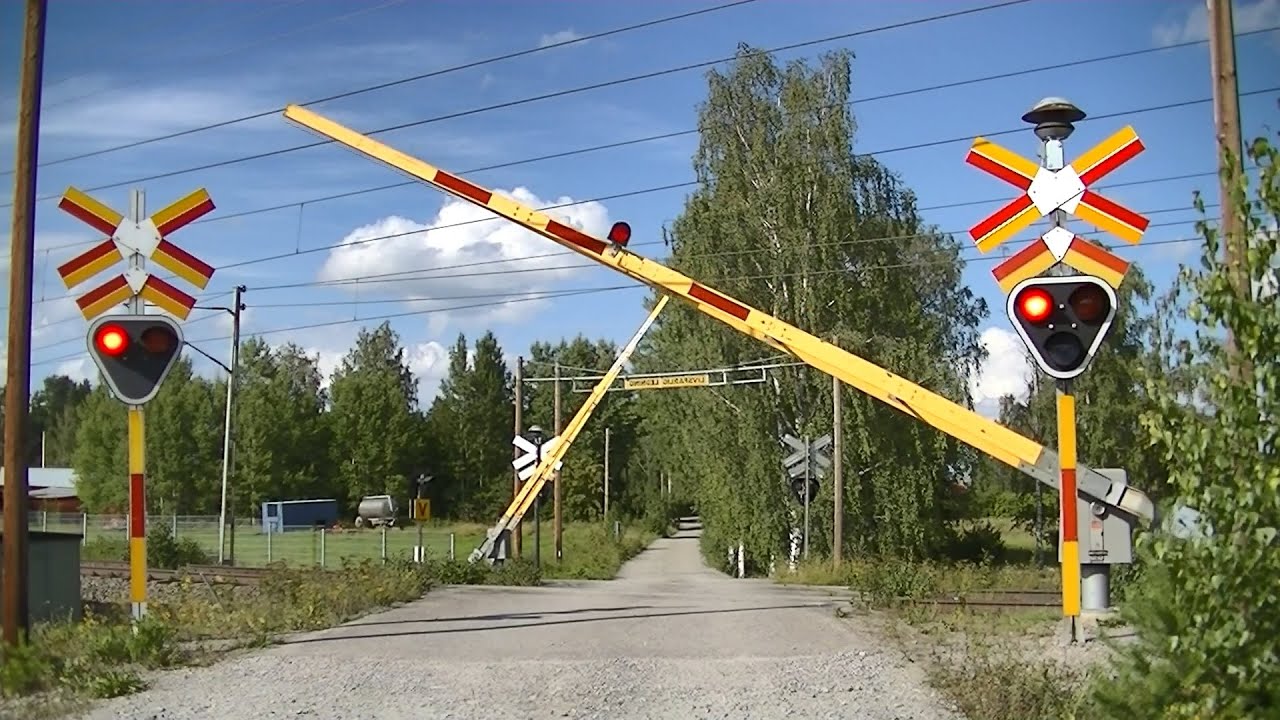 Spoorwegovergang Bollnäs (S) // Railroad crossing // Järnvägsövergång