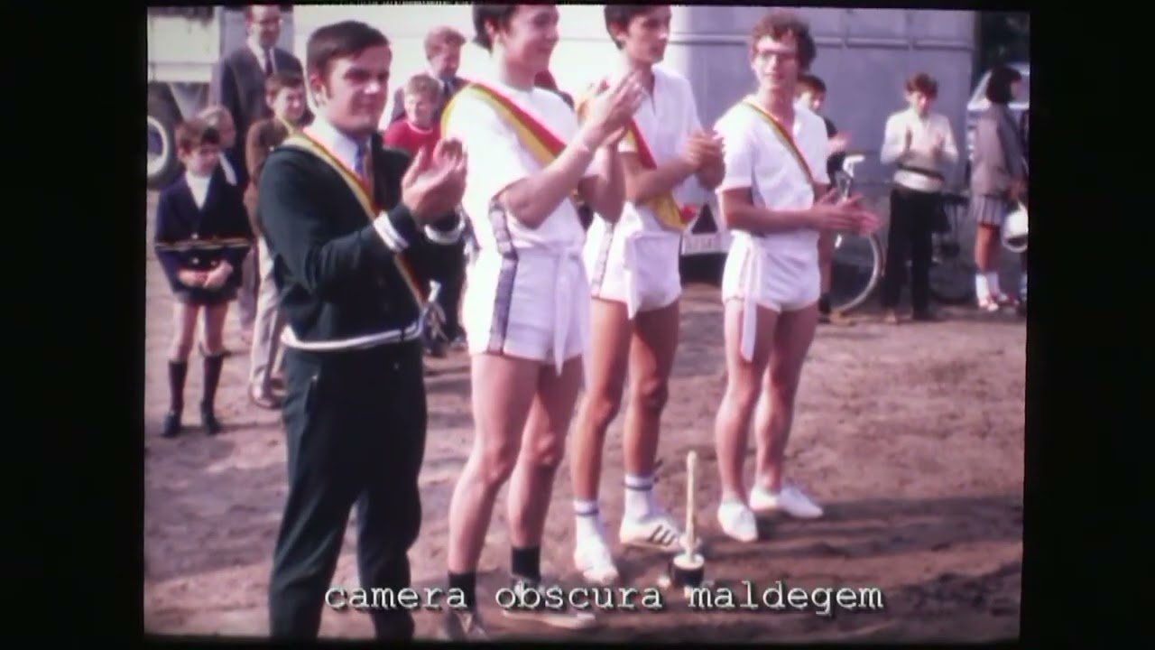 6905 Maldegemkermis 1970 Studentenclub Maldo bouwde in eigen regie en in één nacht een zwembad./LF26