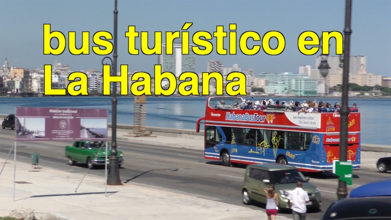 Bus turístico en La Habana