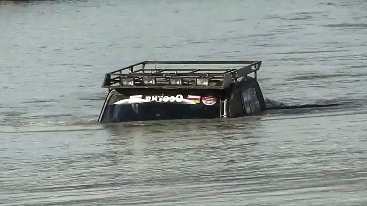 Cars Crossing Extreme Heavy River Flooding - Off Road Car Driving Skills