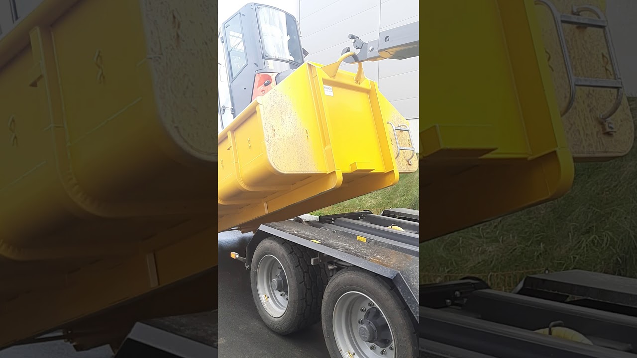 Thomas Hugo Baggerarbeiten JCB Fastrac mit Hakenlift