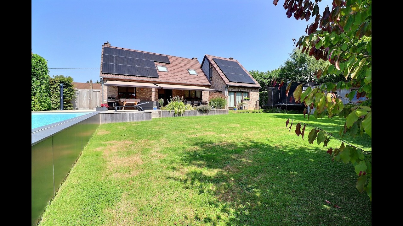 A VENDRE A LUSTIN - Spacieuse maison avec piscine, vue campagne et prestations haut de gamme