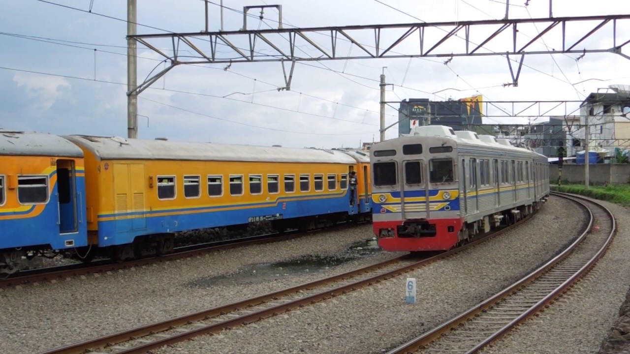 【ジャカルタ】元東急田園都市線8500系 カンプンバンダン駅到着