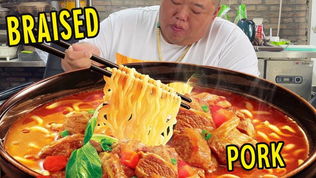 Monkey Brother makes braised beef instant noodles, it’s so addictive to slurp the noodles!