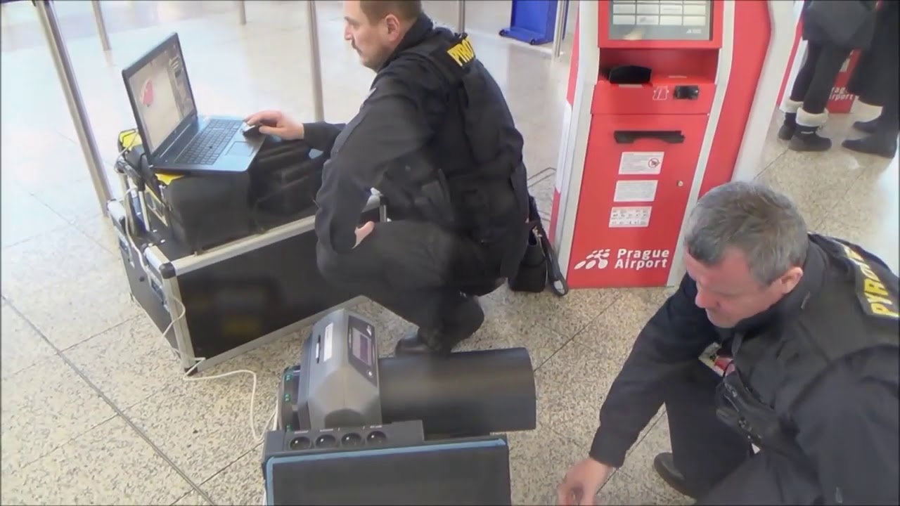NÁLEZ PODEZŘELÉHO ZAVAZADLA NA LETIŠTI V RUZYNI