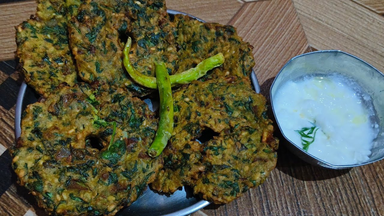 अतिशय पौष्टिक आणि तोंडाला चव आणणारे पालक उडीद डाळीचे वडे आणि एकदम सोपी पद्धत@varshagaikwad-l8h 