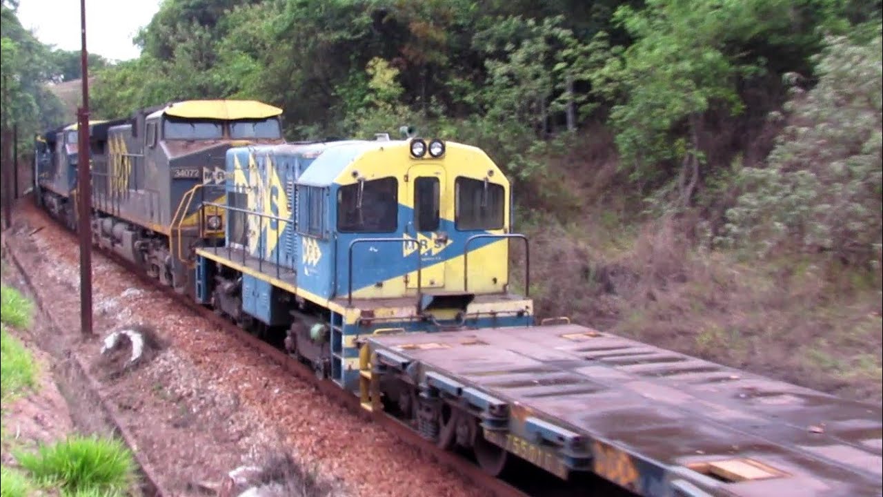 Locomotiva GE U6B no trem KER.