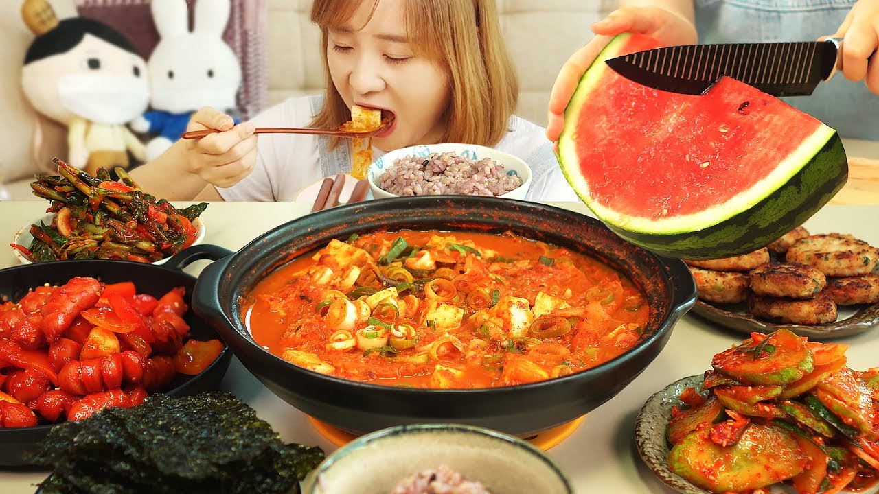Приготовление МУКБАНГ :) домашний cheonggukjang, жареные овощные колбасы, салат из огурцов).