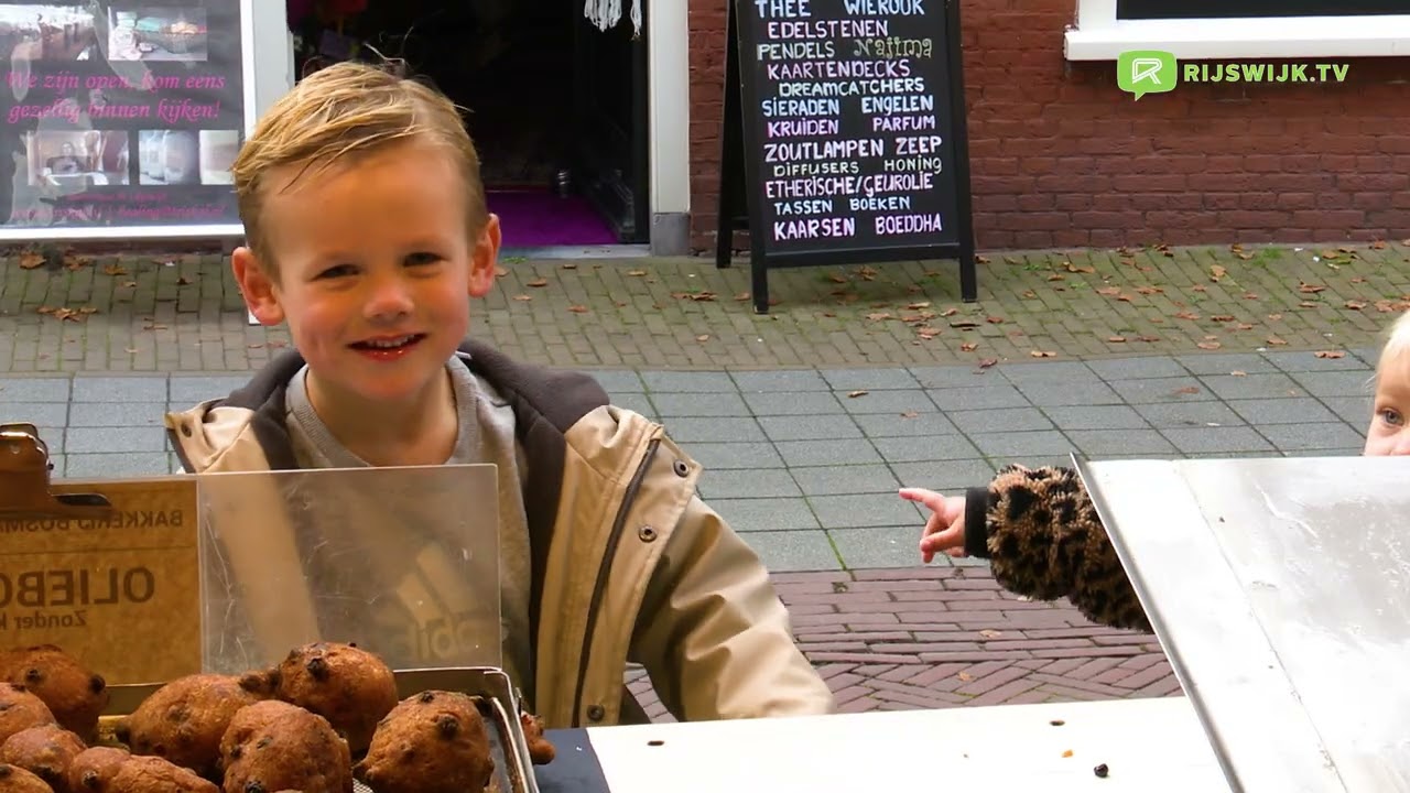 2024-10-21 - Rijswijk- Pim Eindhoven bakt al 35 jaar oliebollen in Oud Rijswijk