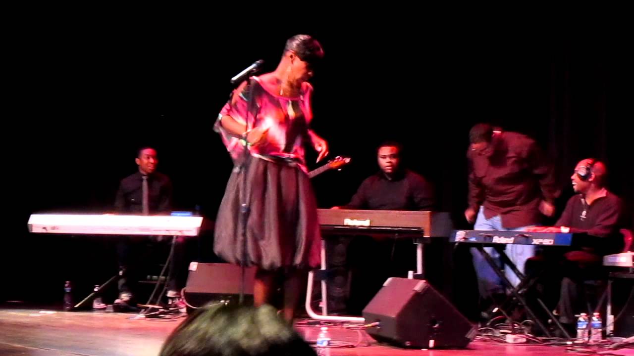 Le'Andria Johnson - PRAISE BREAK / Battle Creek, MI