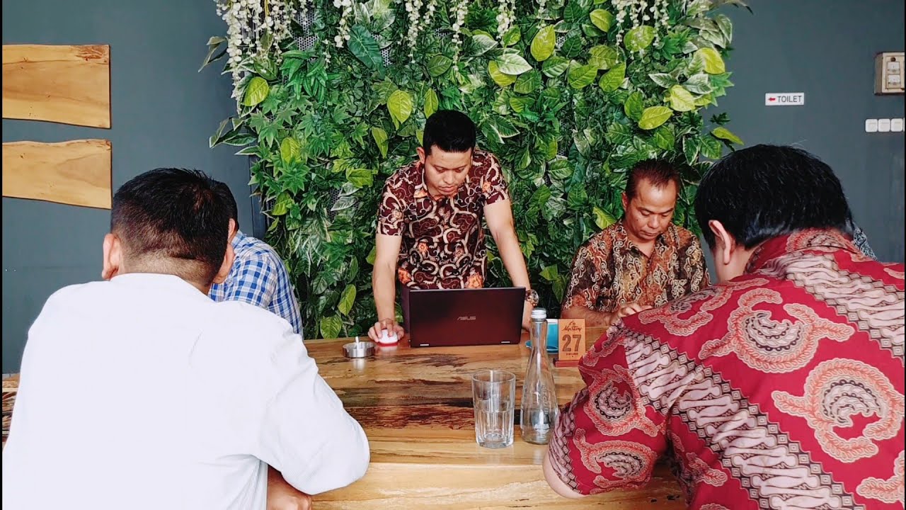 PENGACARA "NDESO" BERTEMU KLIEN ???