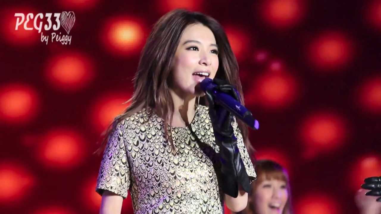 121223 S.H.E - 美麗新世界 @ 新北市歡樂耶誕城 (Hebe focus)