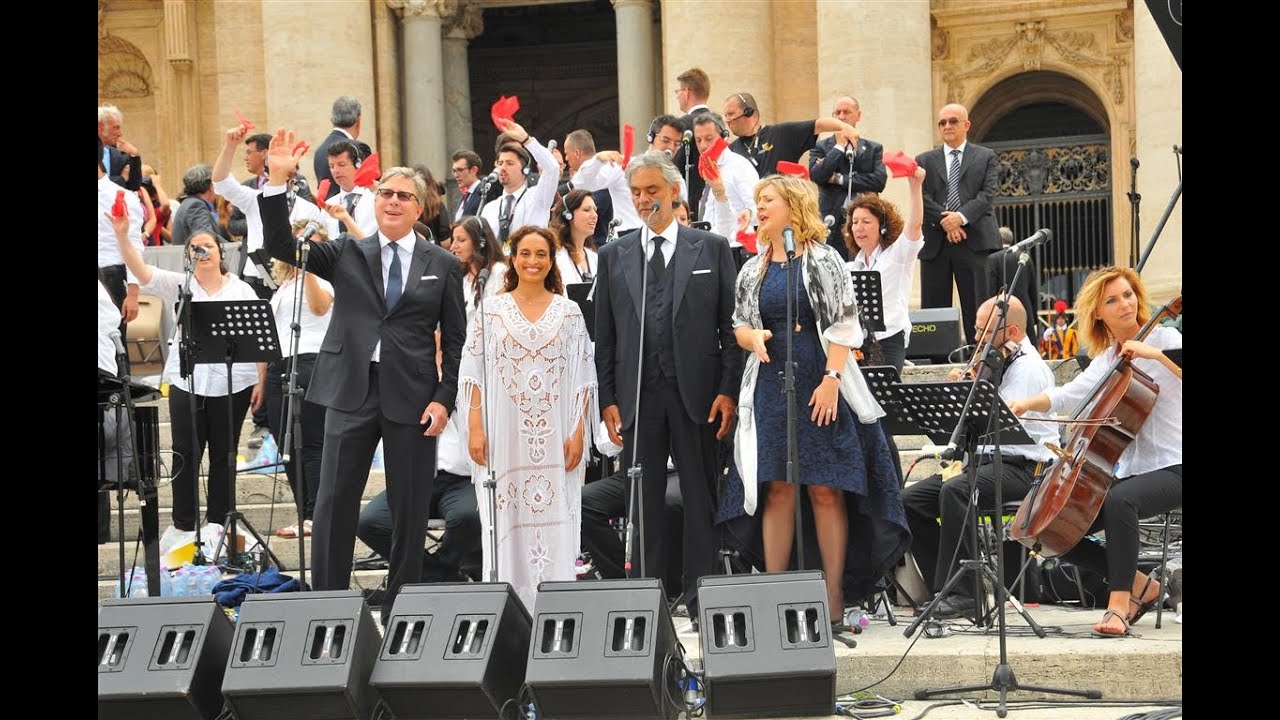 Noa with Andrea Bocelli,  Darlene Zschech and Don Moen performing Amazing Grace in Vatican