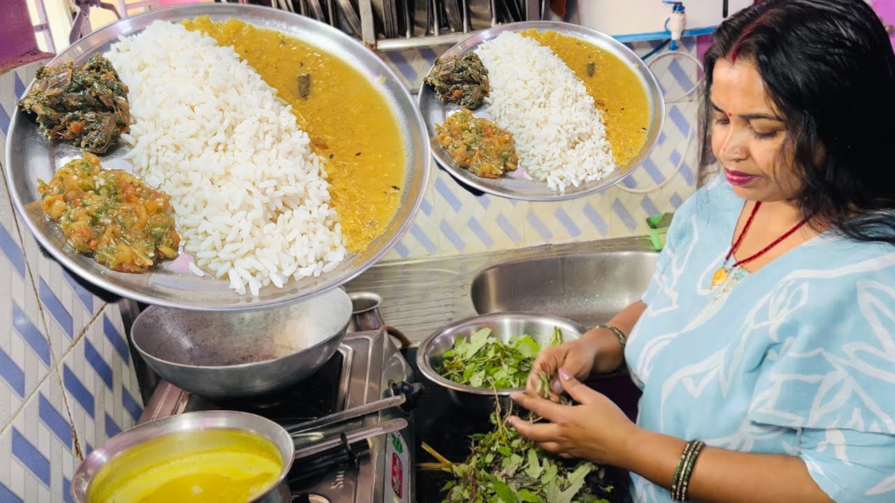 आज बहुत दिनों बाद दाल चावल के साथ बथुआ साग और बैगन टमाटर की चटनी बनाई और बहुत स्वादिष्ट बनी थी 