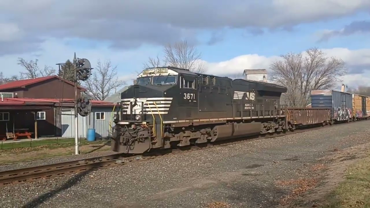 Short Railfanning in Orrville, OH Part 4.