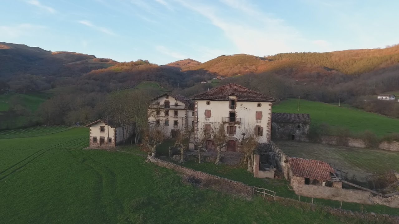 Lekaroz - Aroztegia - Valle de Baztan / Hotel de Lujo - Campo de Golf - Urbanizaciones