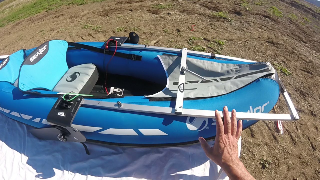 Montaje vela EOLA en Sevylor Wabash