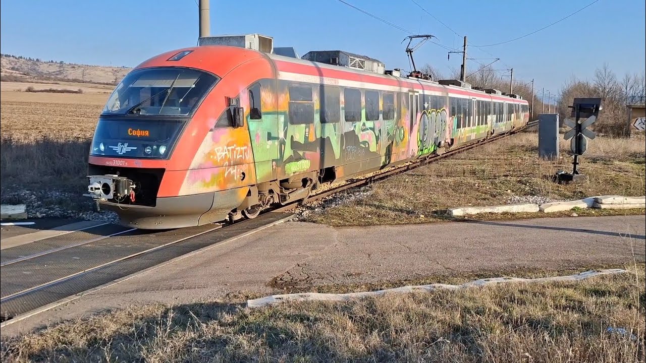 ПВ 50112 пристига и потегля от спирка Кондофрей с ЕМВ 31 001/002 и поздрав!