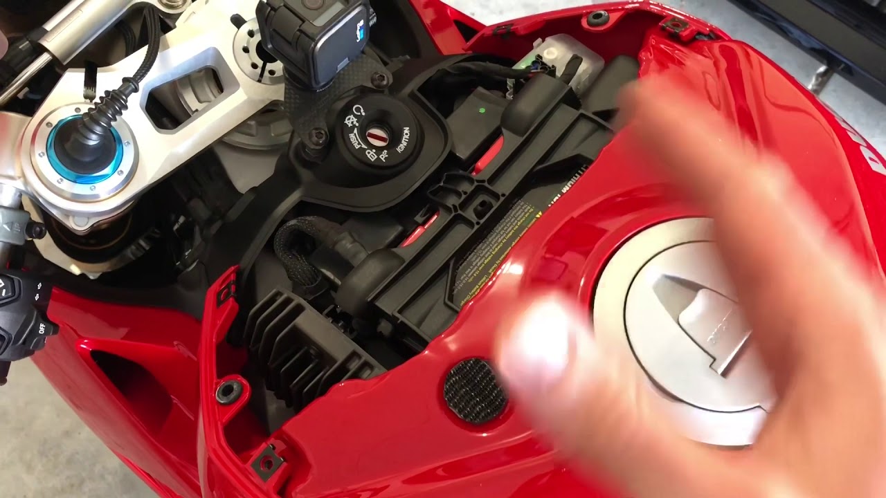 Ducati V4, Install GBRacing Engine Covers