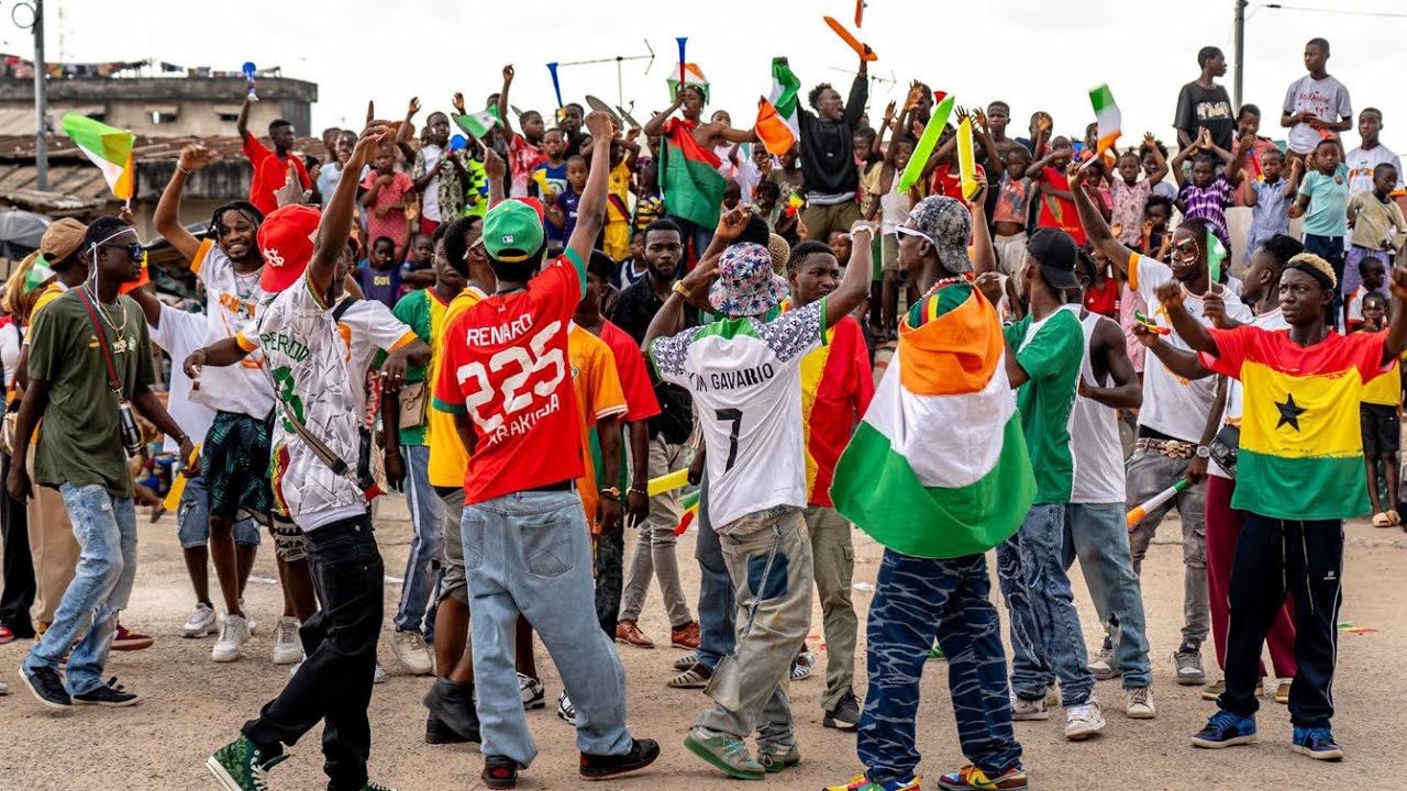 LE COLLECTIF BIAMA - LIFE POUR LA COUPE D&rsquo;AFRIQUE DES NATIONS (Clip Officiel)