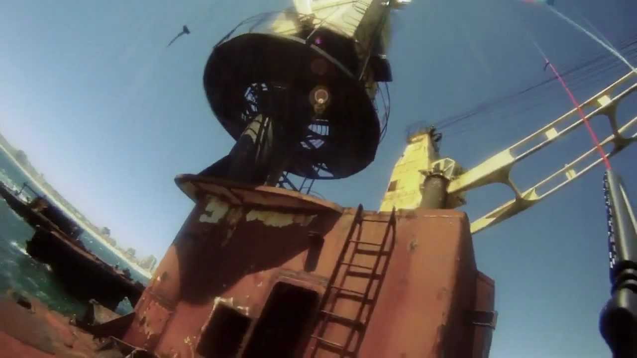 Extreme Shipwreck Kite Jump