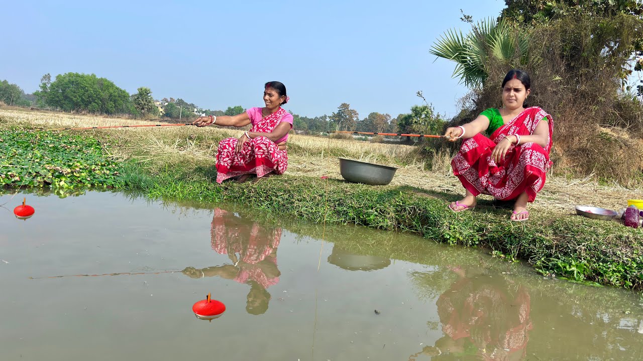 Unique Hook Fishing Video🎣🎣|| Two Beautiful lady fishing in canal with hook | Best hook fishing