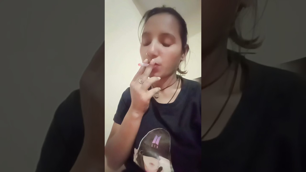 Virul Attitude Girls Smoking 💔💔🚭🚭🚭🚬🚬🚭🚭🚭 
