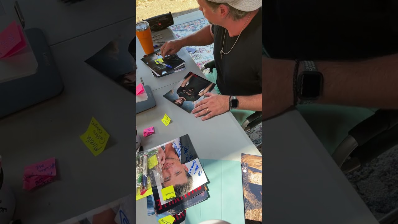 #TomWelling firmando autógrafos para los fans de #Smallville